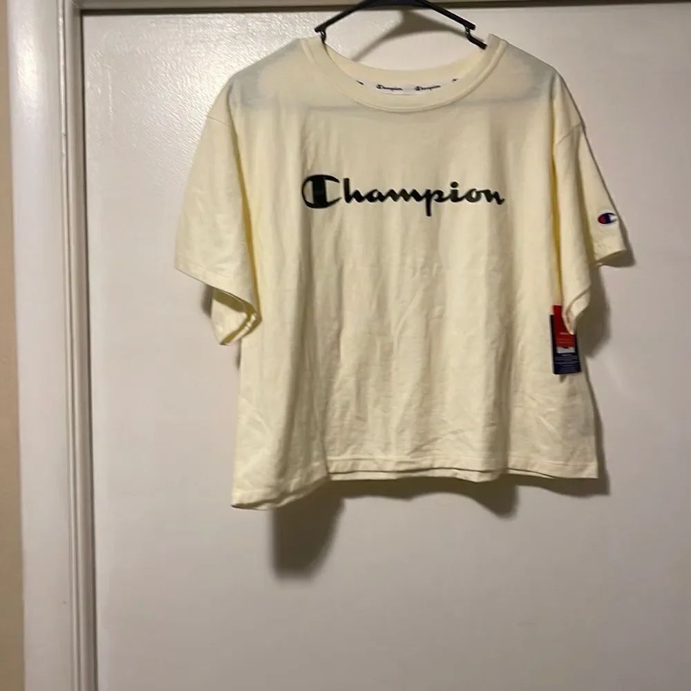 COPY - NWT Champion Cropped T shirt large